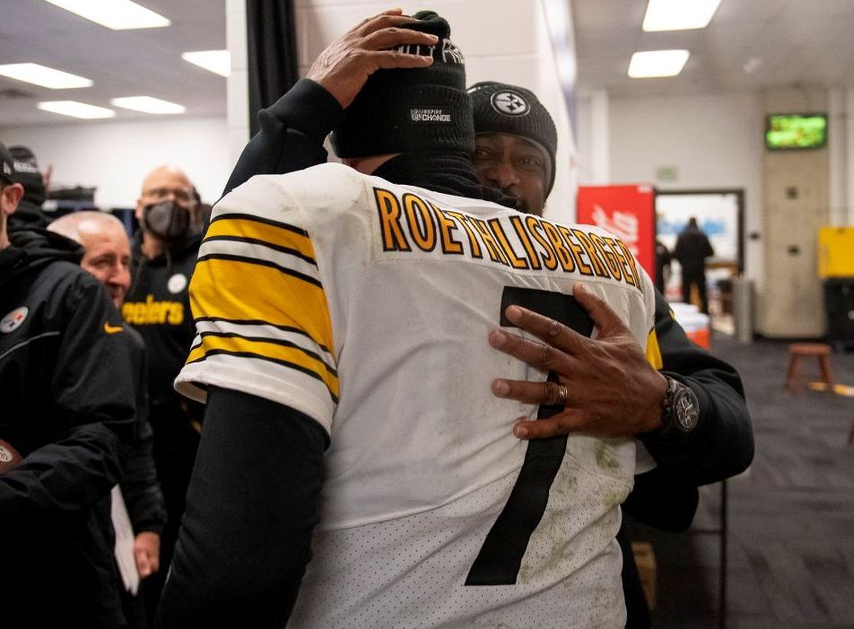 Mike Tomlin hugs Ben